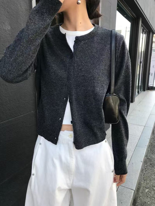 經典圓領排鈕修腰針織外套