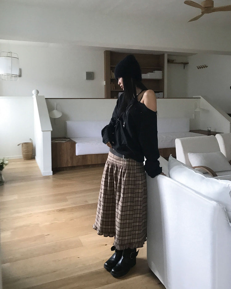 美肩不修邊鉚釘細節上衣