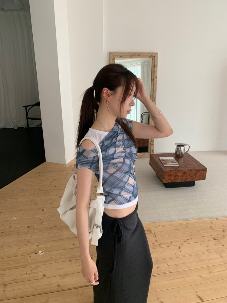 透膚格紋美肩細節上衣