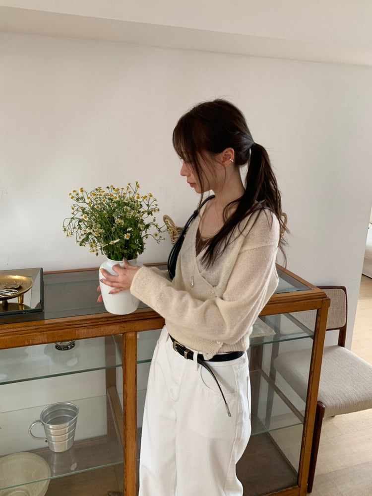 微透膚交疊扣鈕修腰針織上衣