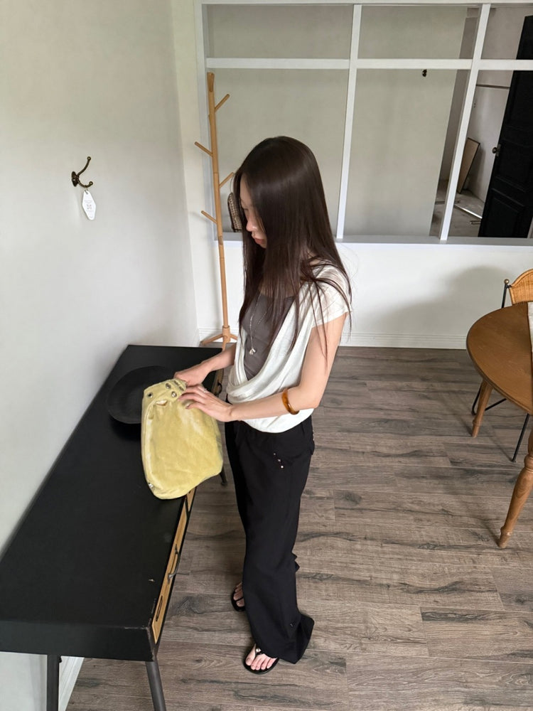 鉚釘背口袋細節微喇叭褲