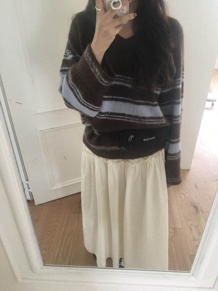 V領撞色條紋細節毛衣