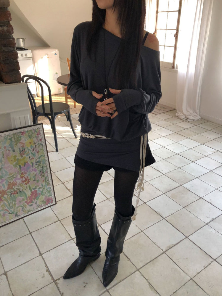 美肩側開叉指扣細節修腰連身裙