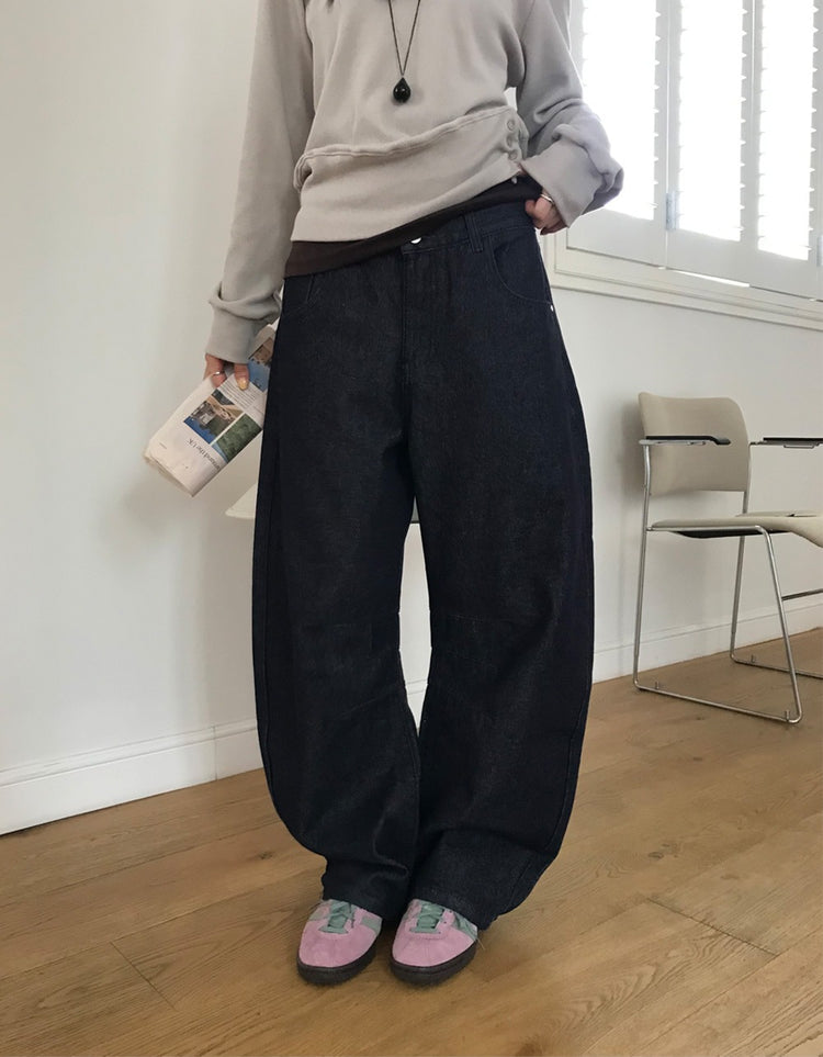 原色內壓褶細節彎刀牛仔褲