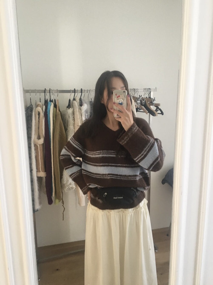 V領撞色條紋細節毛衣
