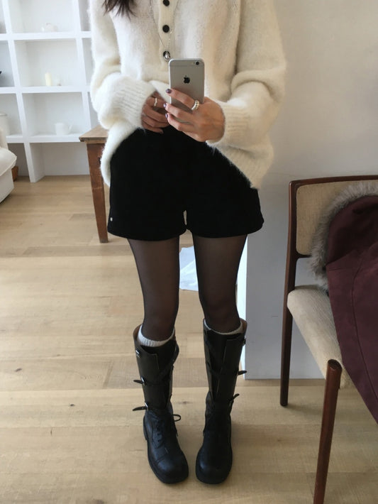 鐵扣細節燈芯絨短褲