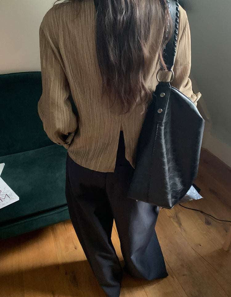 暗紋理修腰開叉細節襯衫