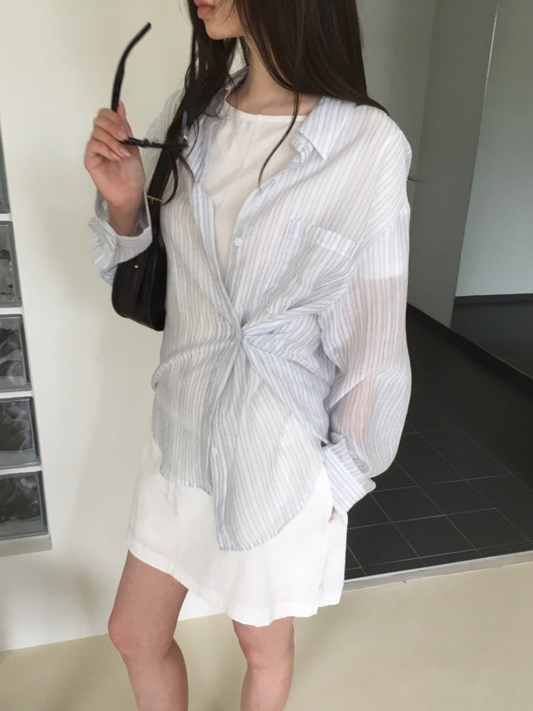 微透條紋側扣鈕細節襯衫