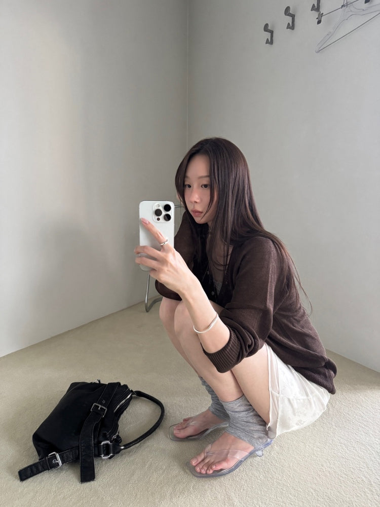 透膚深V鈕釦細節針織上衣