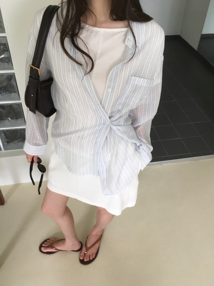 微透條紋側扣鈕細節襯衫