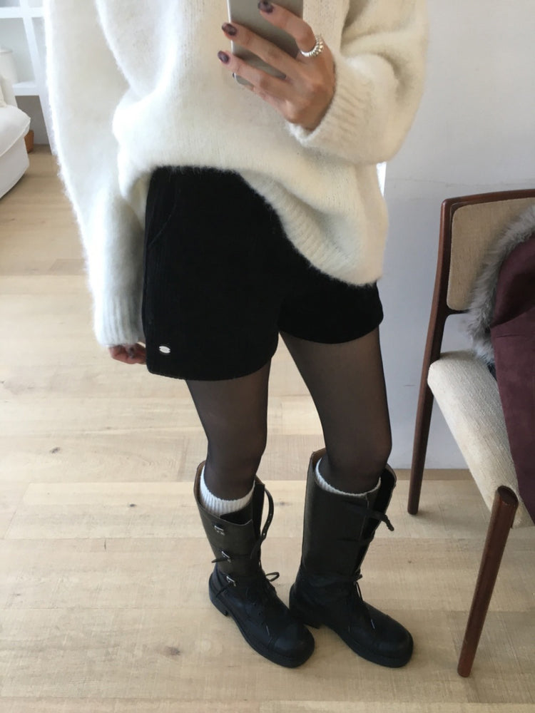 鐵扣細節燈芯絨短褲