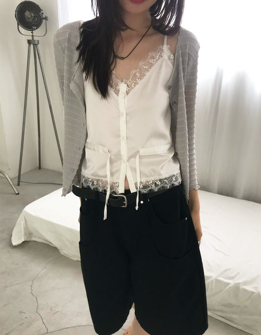 霧光澤蕾絲邊細節修腰上衣