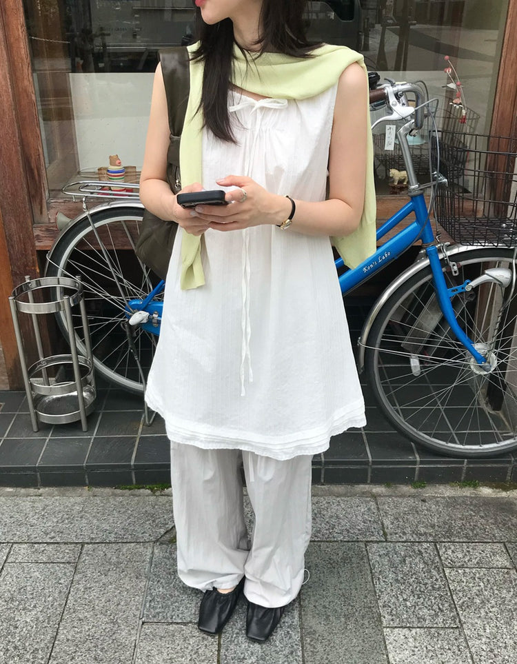 蕾絲邊坑紋細節連身裙