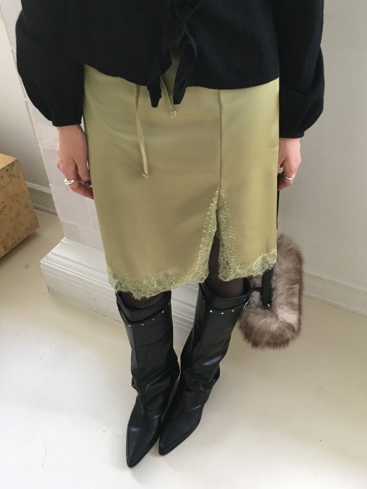 蕾絲邊霧光澤側小開叉半裙