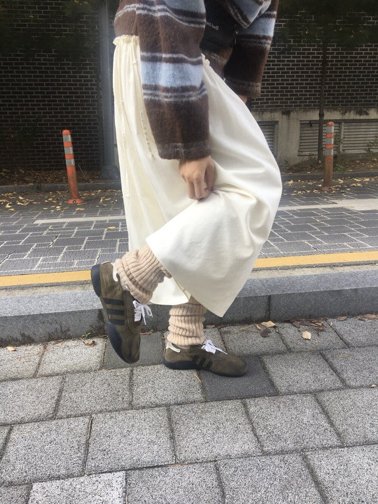 V領撞色條紋細節毛衣