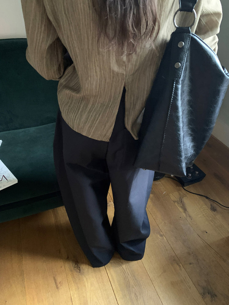 暗紋理修腰開叉細節襯衫