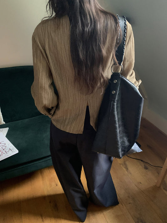 暗紋理修腰開叉細節襯衫