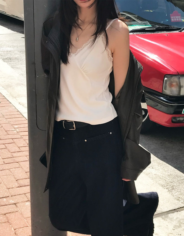 蕾絲邊胸線細節上衣