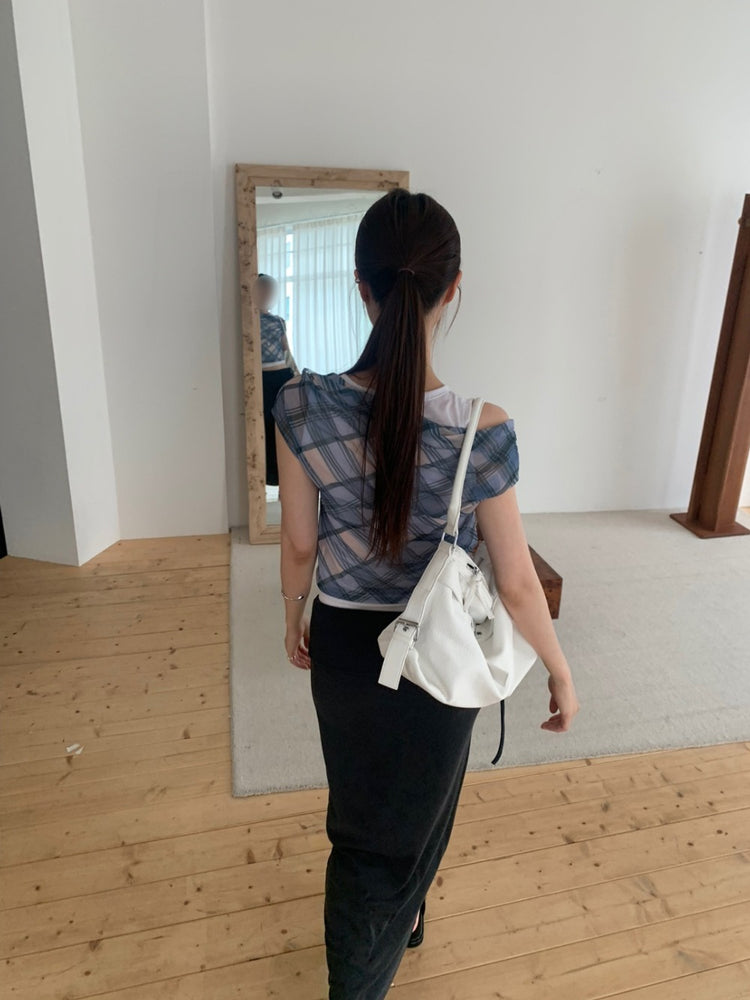 透膚格紋美肩細節上衣