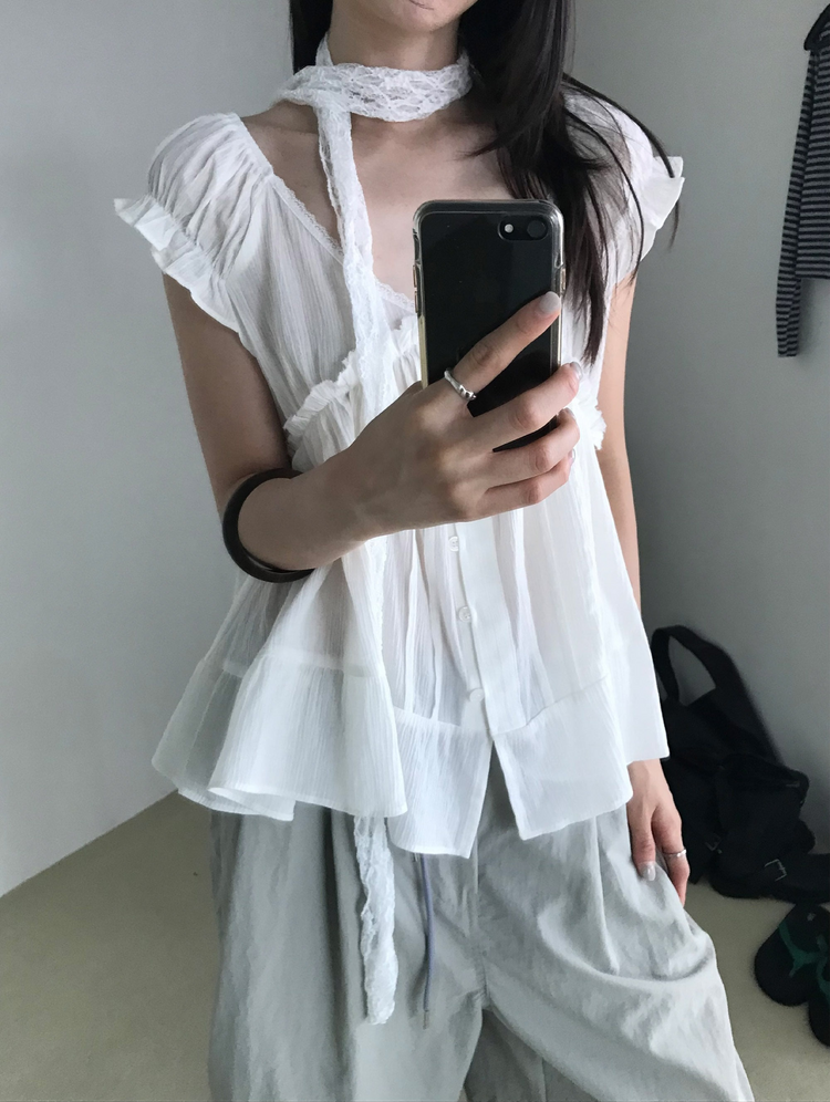 浪漫V領蕾絲胸壓線細節上衣
