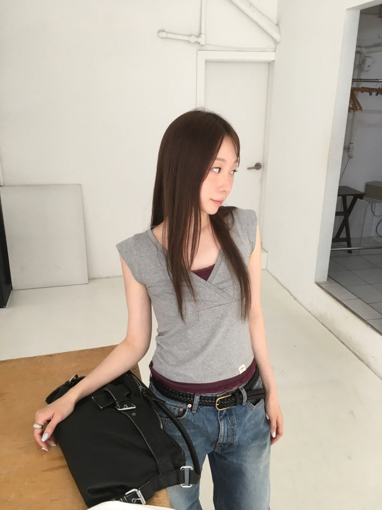 交疊寬肩細節背心