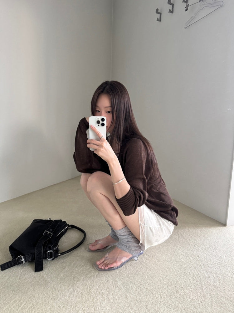 透膚深V鈕釦細節針織上衣