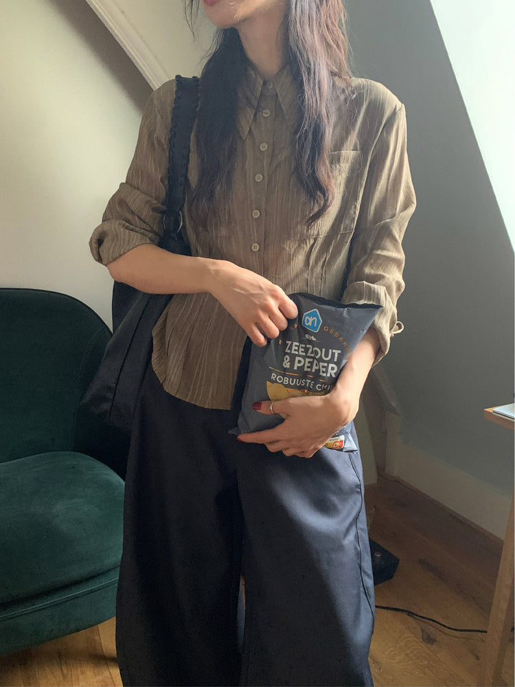 暗紋理修腰開叉細節襯衫