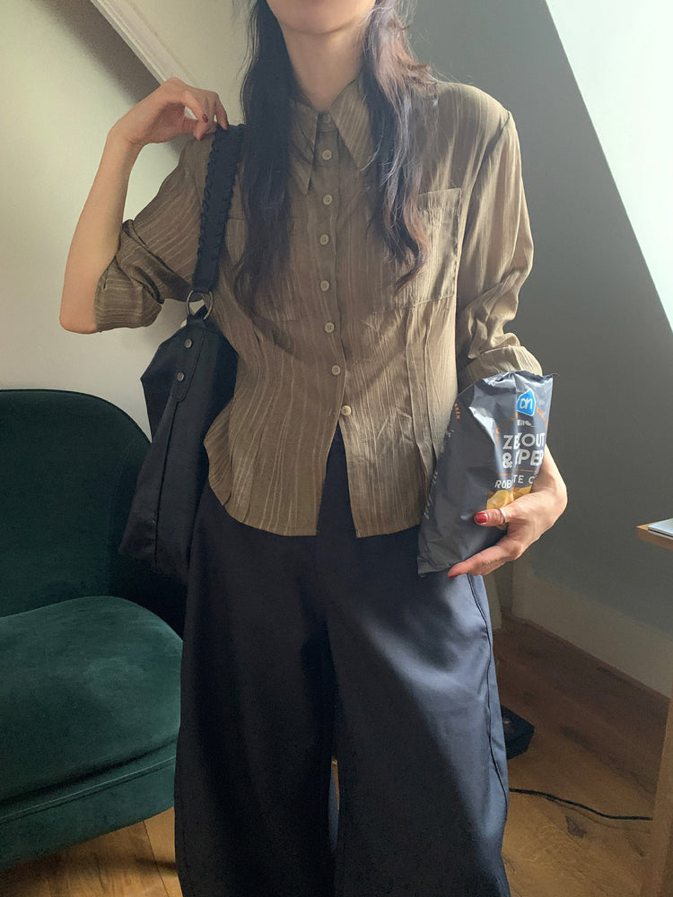 暗紋理修腰開叉細節襯衫