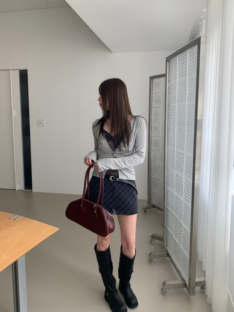 V領排鈕抓皺細節上衣