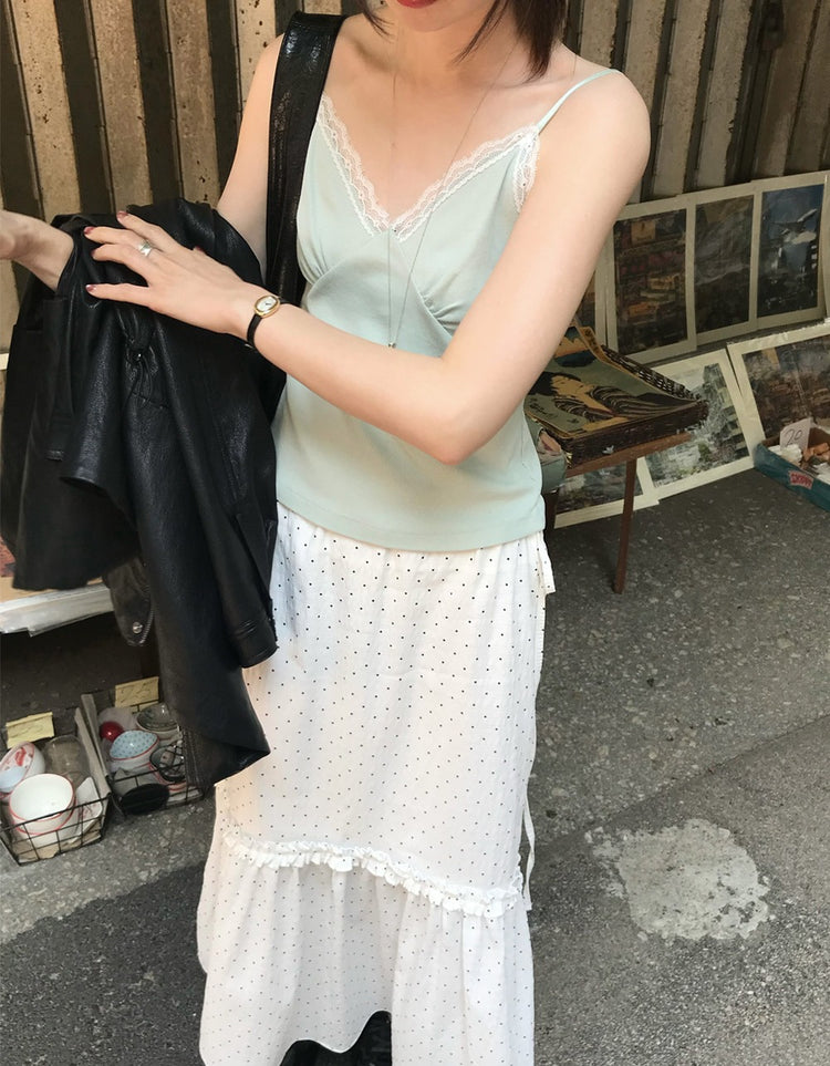蕾絲邊胸線細節上衣