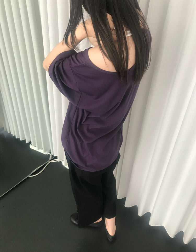美色側露肩休閒上衣