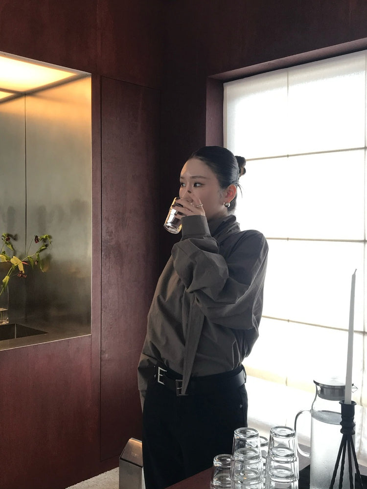 三角領巾圓領襯衫套裝