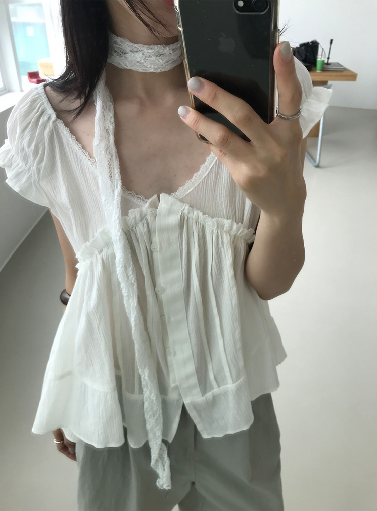 浪漫V領蕾絲胸壓線細節上衣