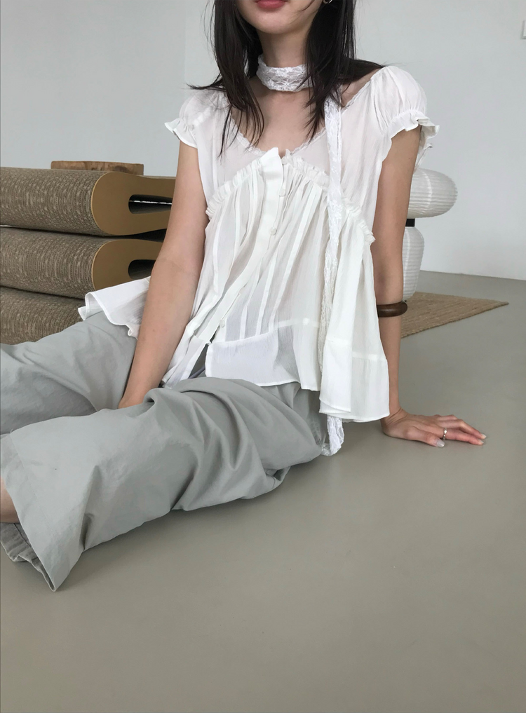 浪漫V領蕾絲胸壓線細節上衣
