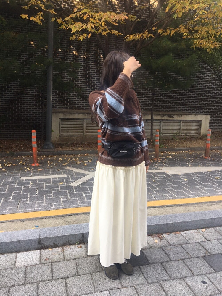 V領撞色條紋細節毛衣