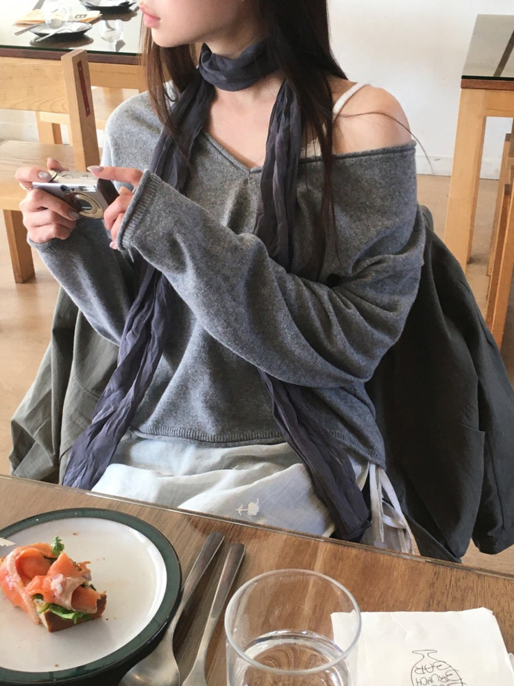 V領捲邊細節針織衫
