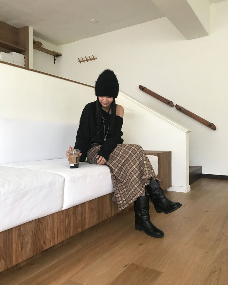 美肩不修邊鉚釘細節上衣