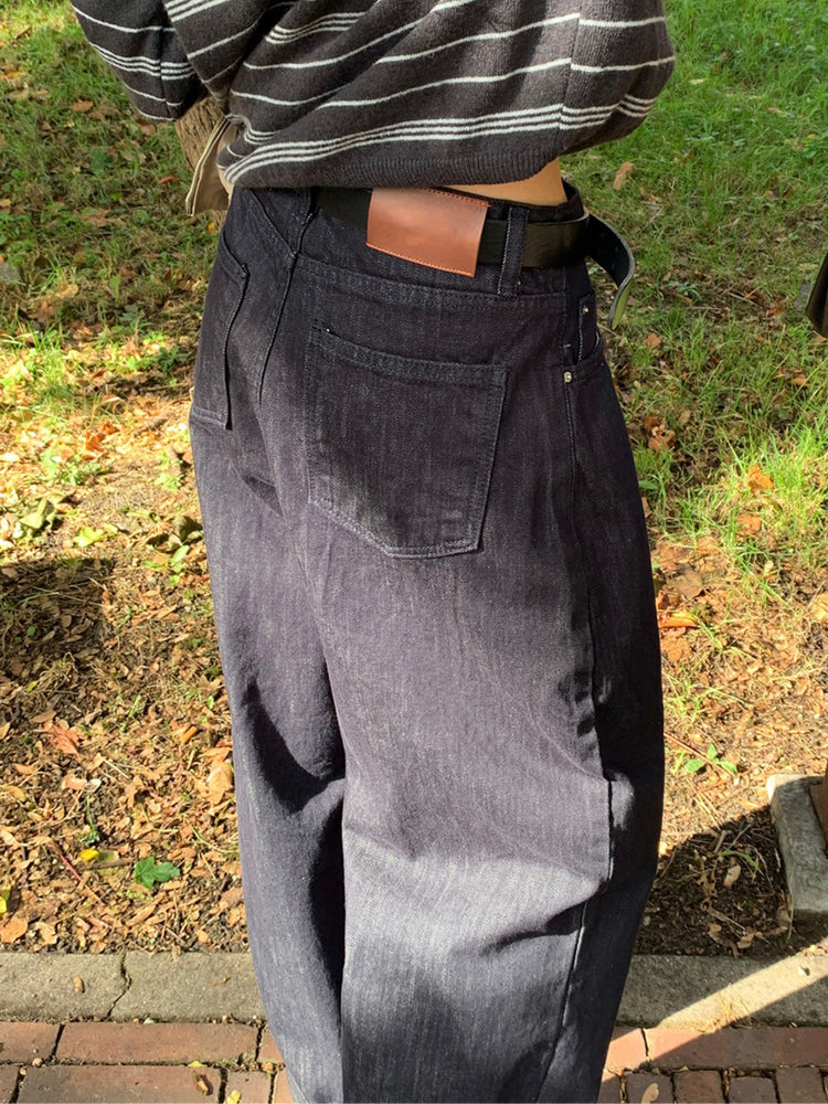 雙壓褶細節直筒牛仔褲