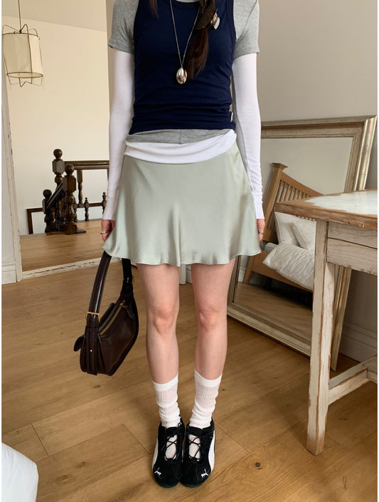 光澤感微傘短裙