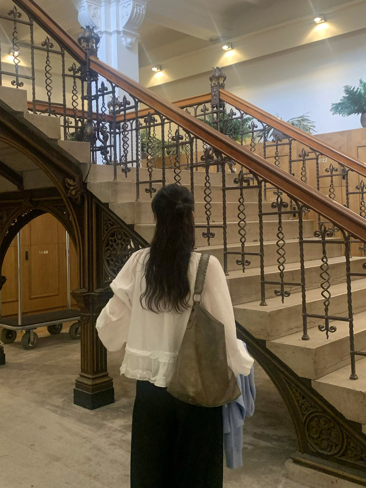 微透垂帶荷葉邊細節上衣