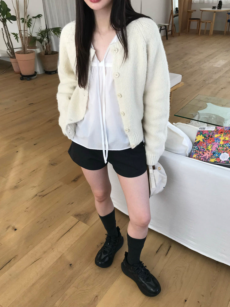 基礎鉚釘細節低腰短褲