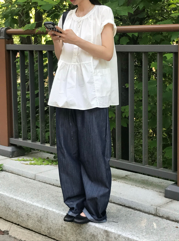 微傘皺褶圓領上衣