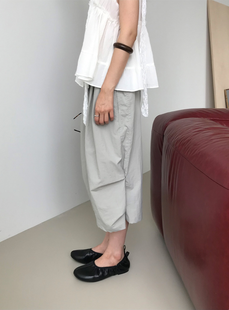 浪漫V領蕾絲胸壓線細節上衣