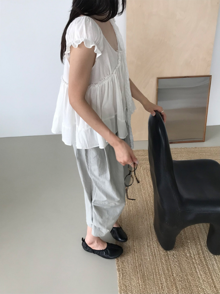 浪漫V領蕾絲胸壓線細節上衣