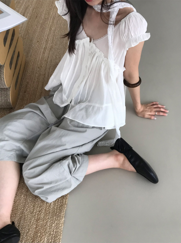 浪漫V領蕾絲胸壓線細節上衣