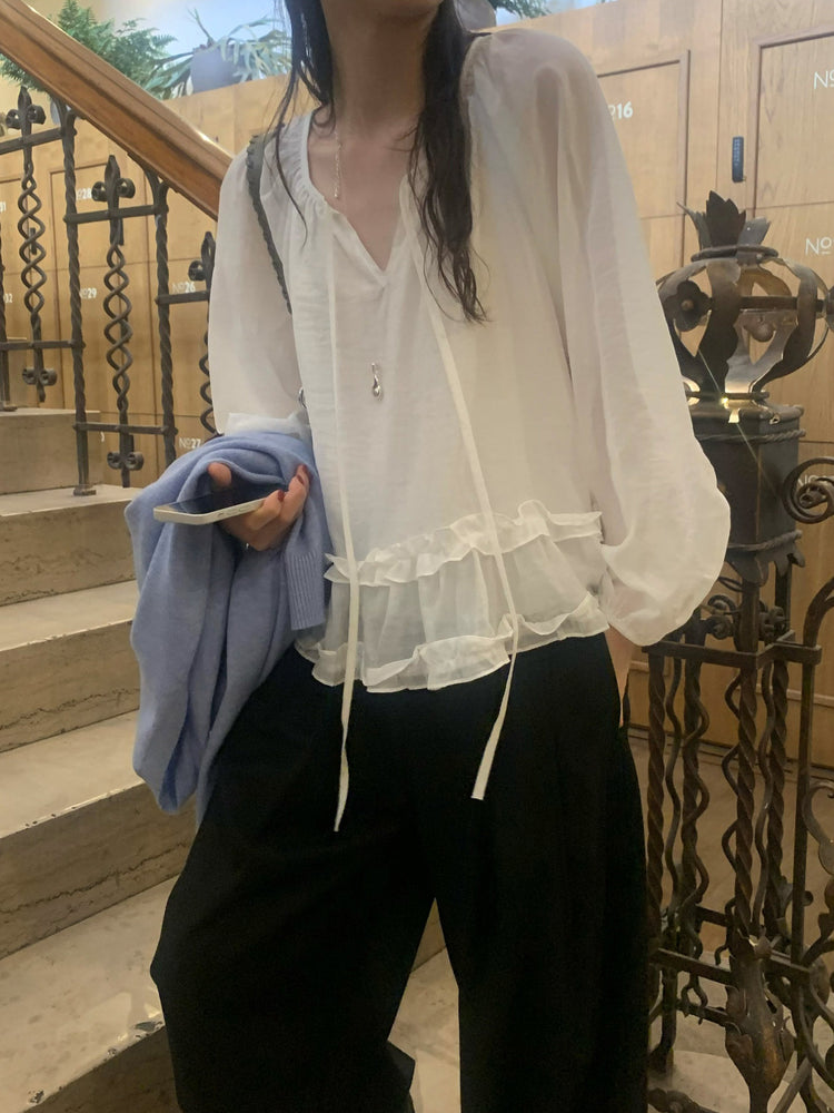 微透垂帶荷葉邊細節上衣