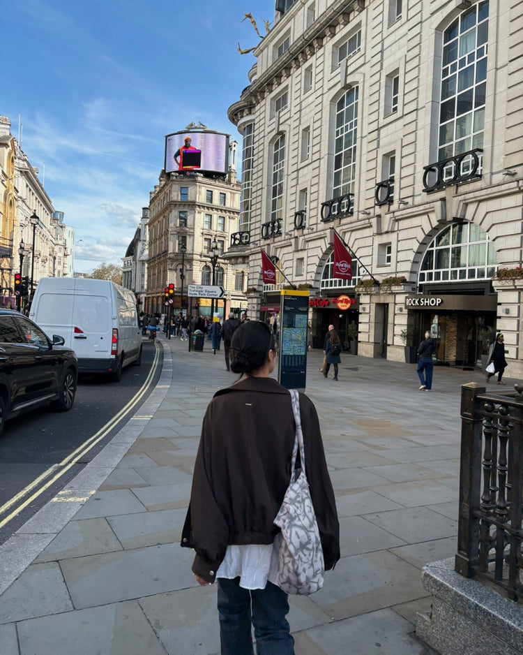 美色銀標細節翻領外套