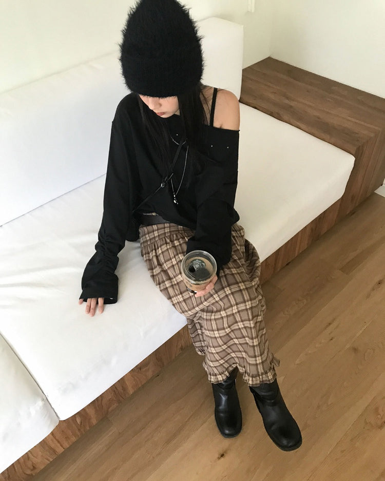 美肩不修邊鉚釘細節上衣