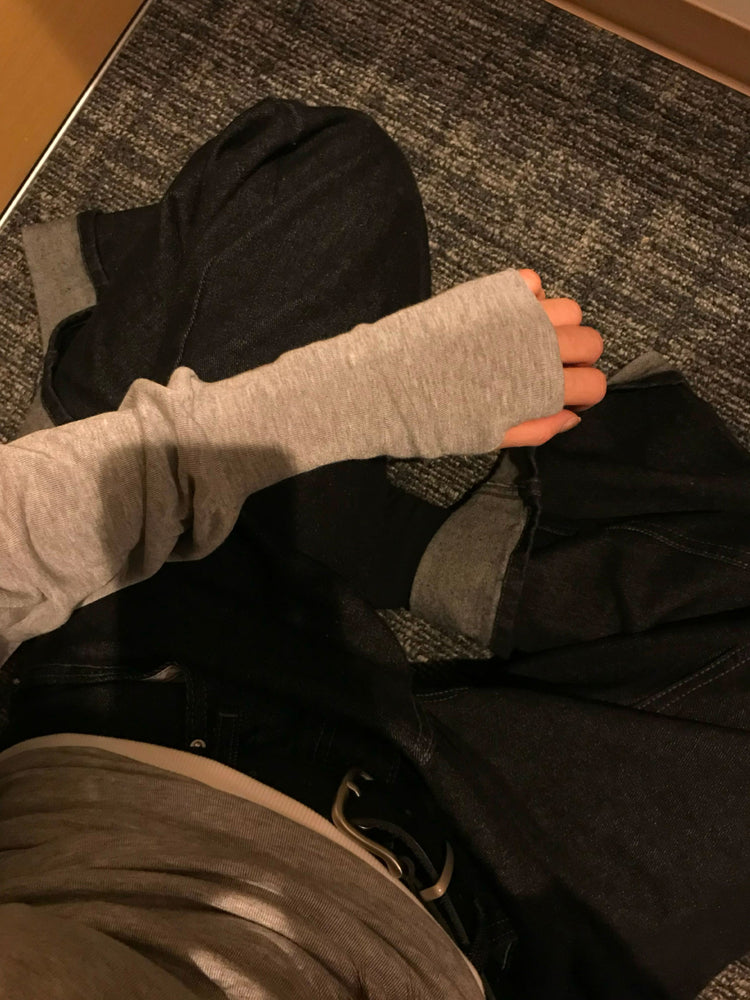 V領袖扣細節修腰上衣