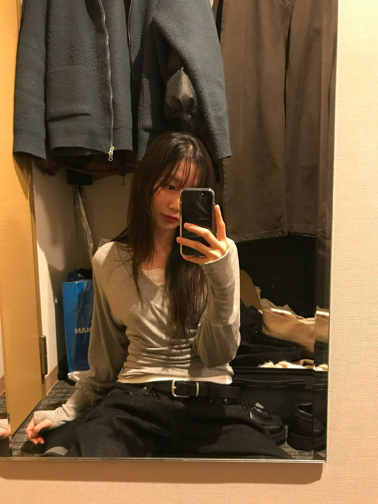 V領袖扣細節修腰上衣